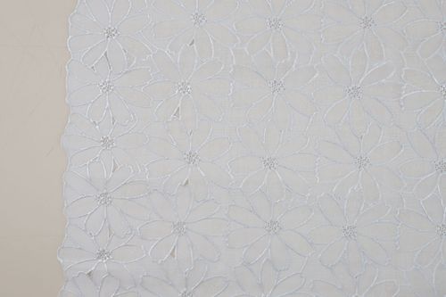 Toalha de Mesa Silver em Rolo 0,22mm 1,37m x 20m Flor