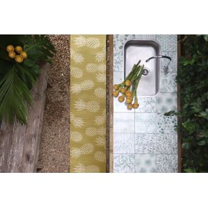 Tapete Antiderrapante Tropical 43cm x 1,3m Abacaxi Gold Kapazi