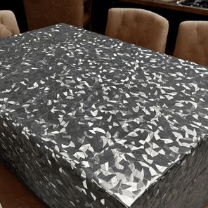Toalha de Mesa Metalizada 8 Lugares 1,4m x 2,5m Mosaico Radiante Kapazi
